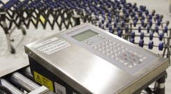Printer integrert i pakkelinje. bilde