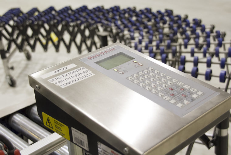 Printer integrert i pakkelinje. bilde