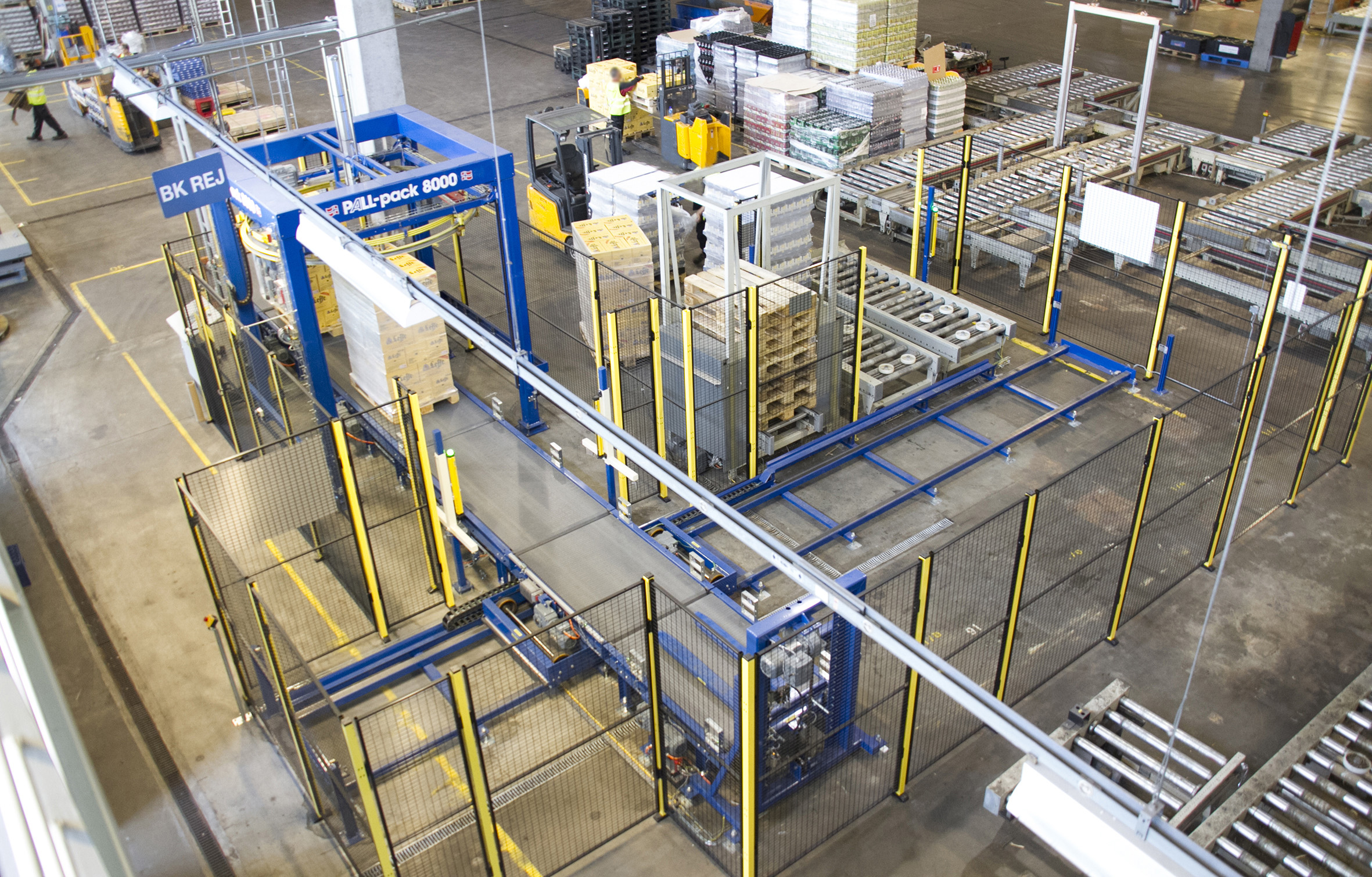 palletering hos Ringnes. bilde