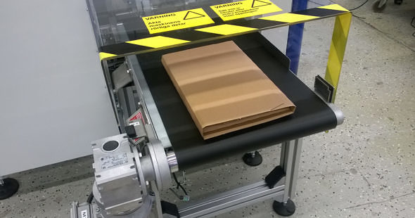 Pakkemaskin for bøker. bilde