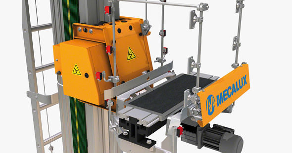 Moderne kranlager med pallshuttle. bilde