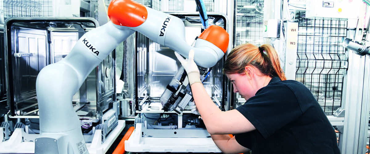 Service på Kuka robot. bilde