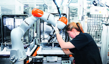 Service på Kuka robot. bilde